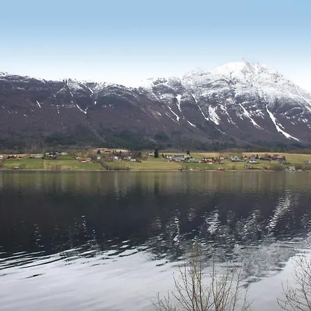 Holiday Home Isfjorden Isfjorden 度假居